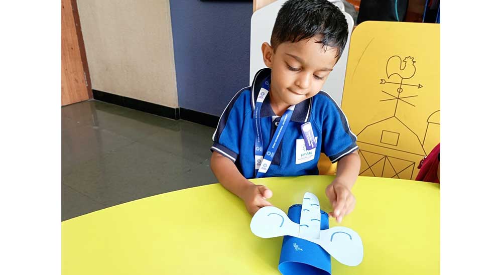 Elephant Puppet Making activity - Mont III